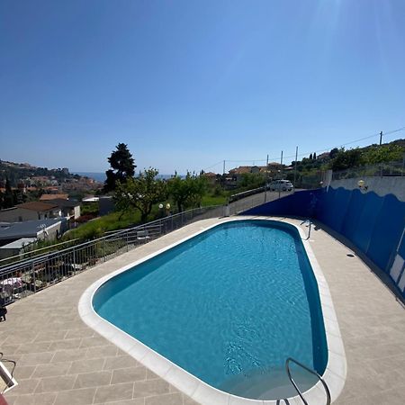 Residence Hotel Edy Imperia Exteriör bild
