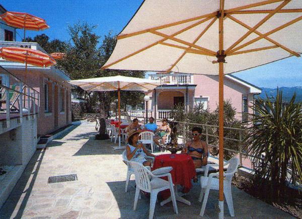 Residence Hotel Edy Imperia Exteriör bild